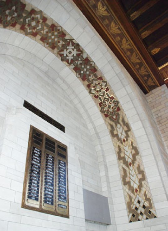 The tiled arch above the Speaker's Niche contains stylized prairie flowers.